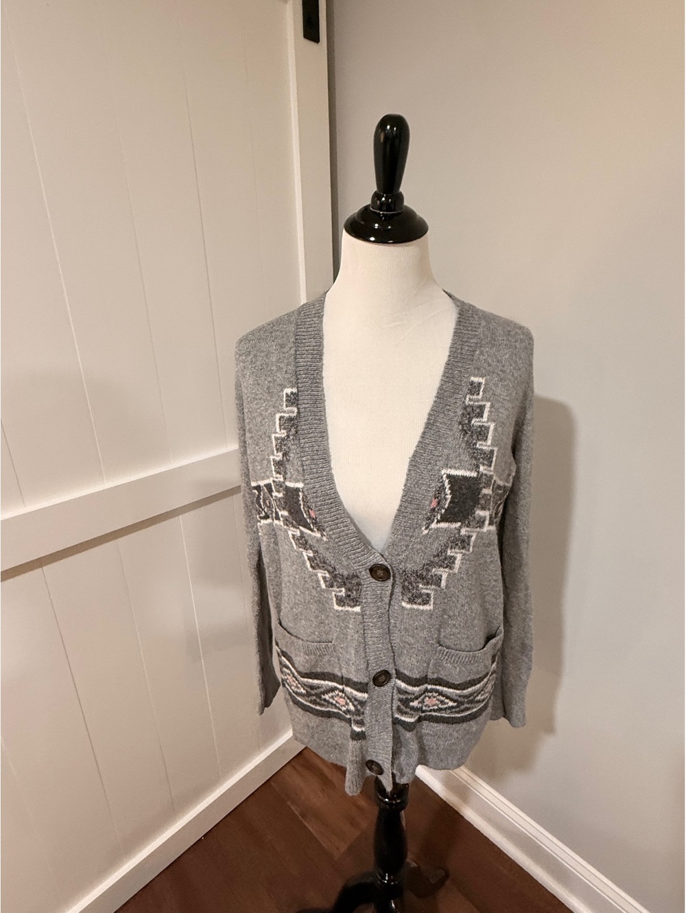 Hollister women’s  Gray Patterned Cardigan Sweater Size Large